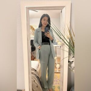 Elegant Women's Light Green Pantsuit